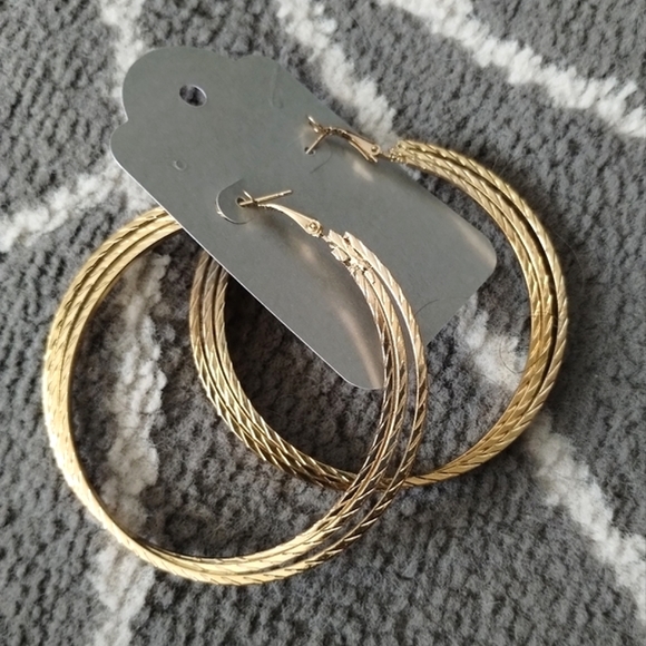 New Large Gold Tone Braided Hoops Stacked Trio Look - Picture 9 of 11